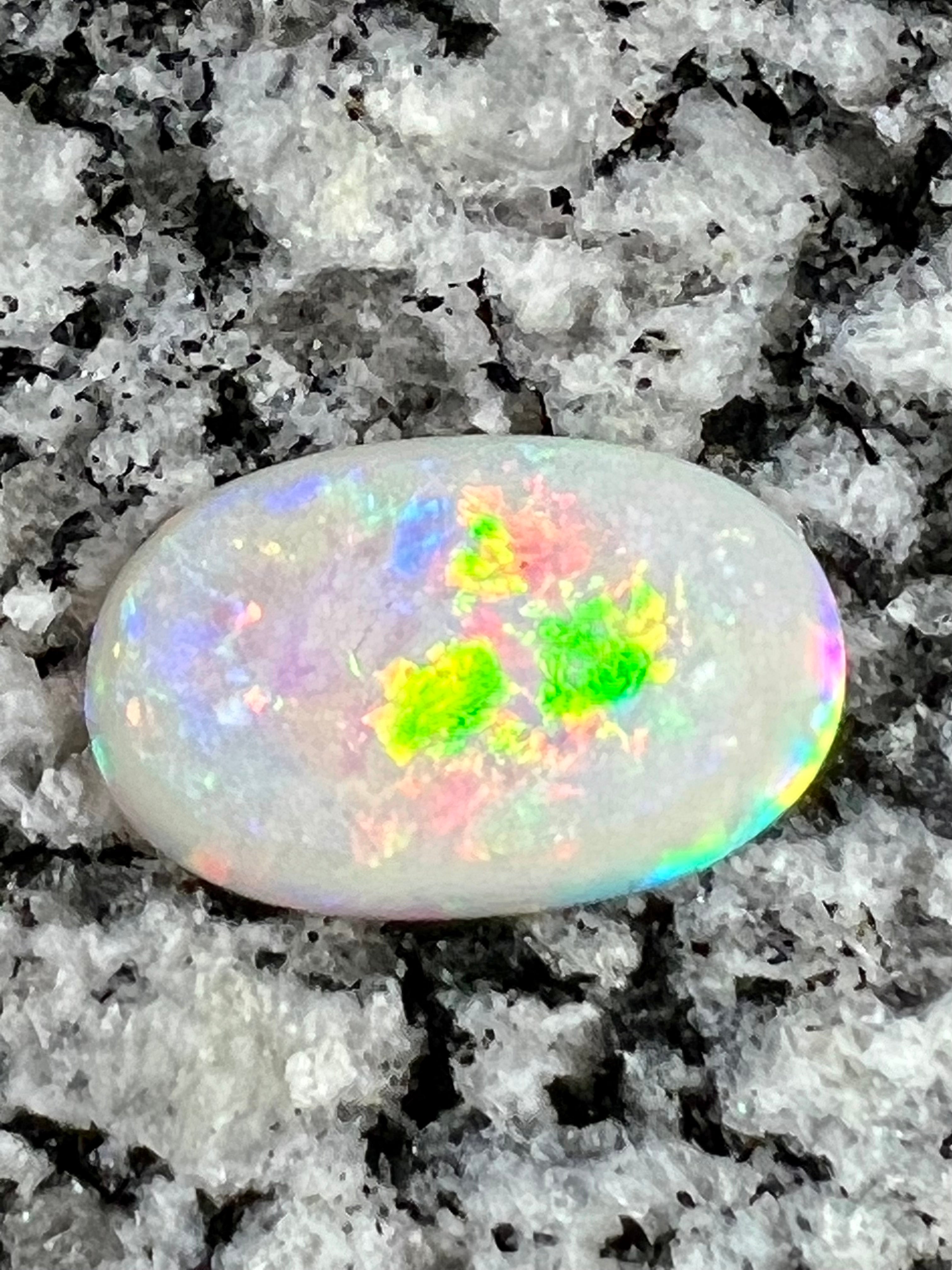 5,2ct multi patern super bright oval opal