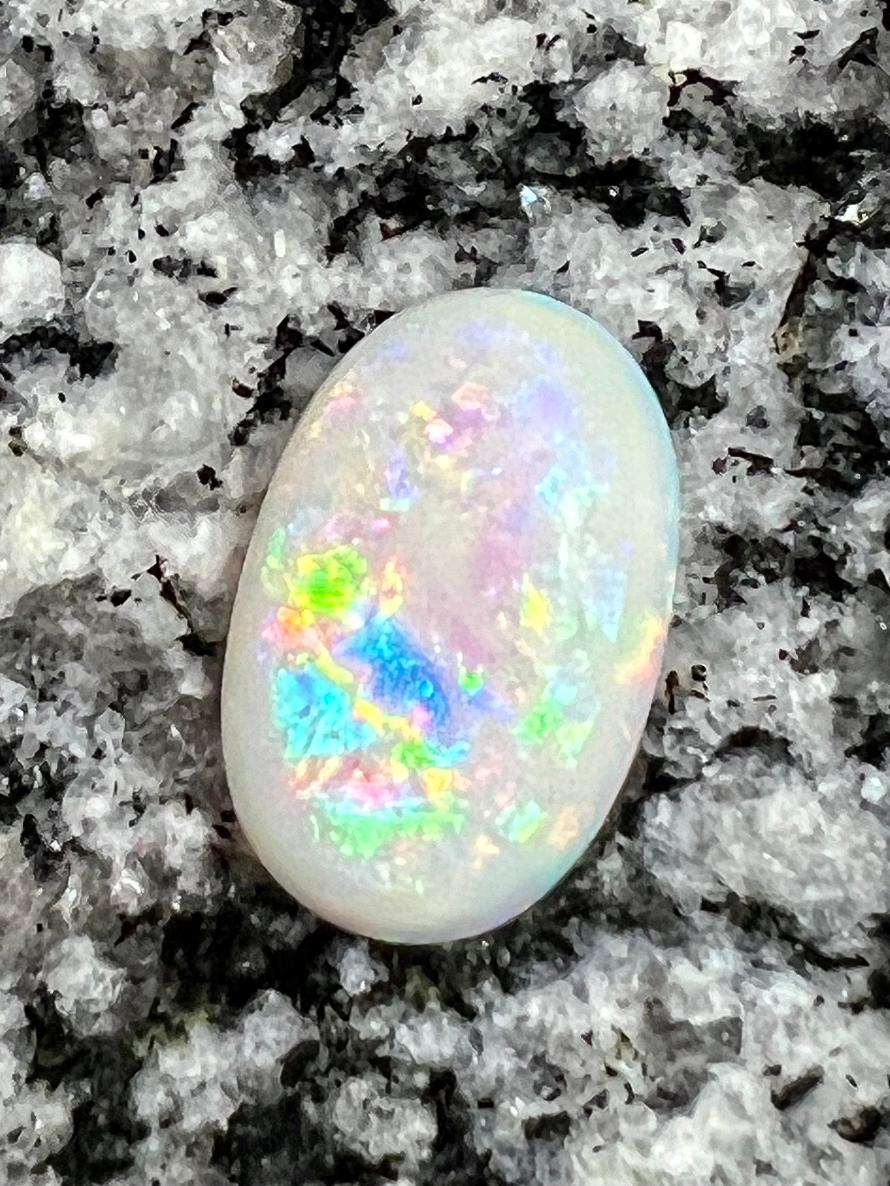 5,2ct multi patern super bright oval opal