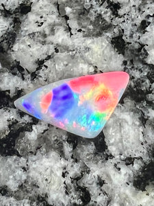 1,96 ct extreem bright rainbow colours opal