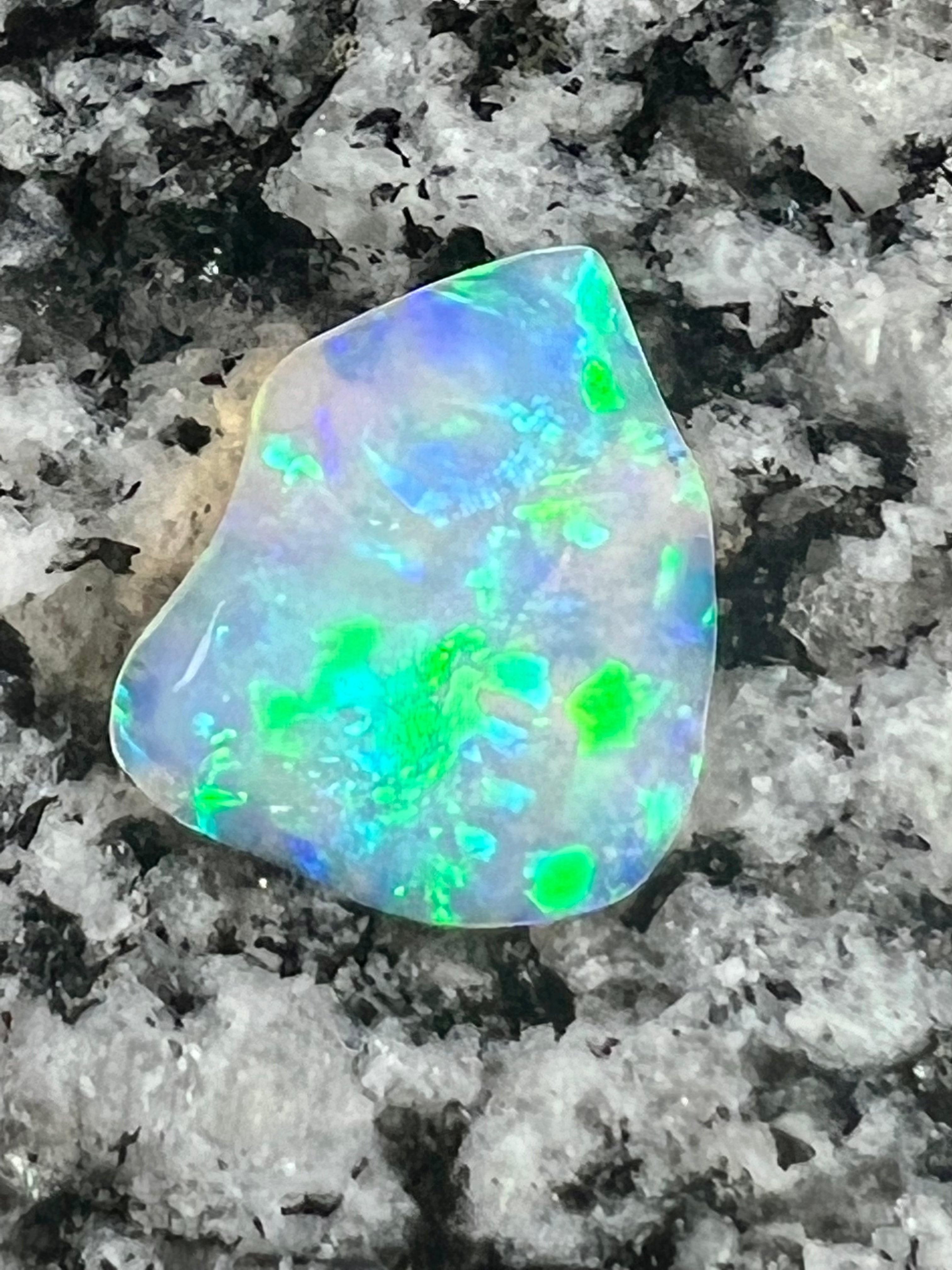 3,21 ct double sided floral patern crystal opal