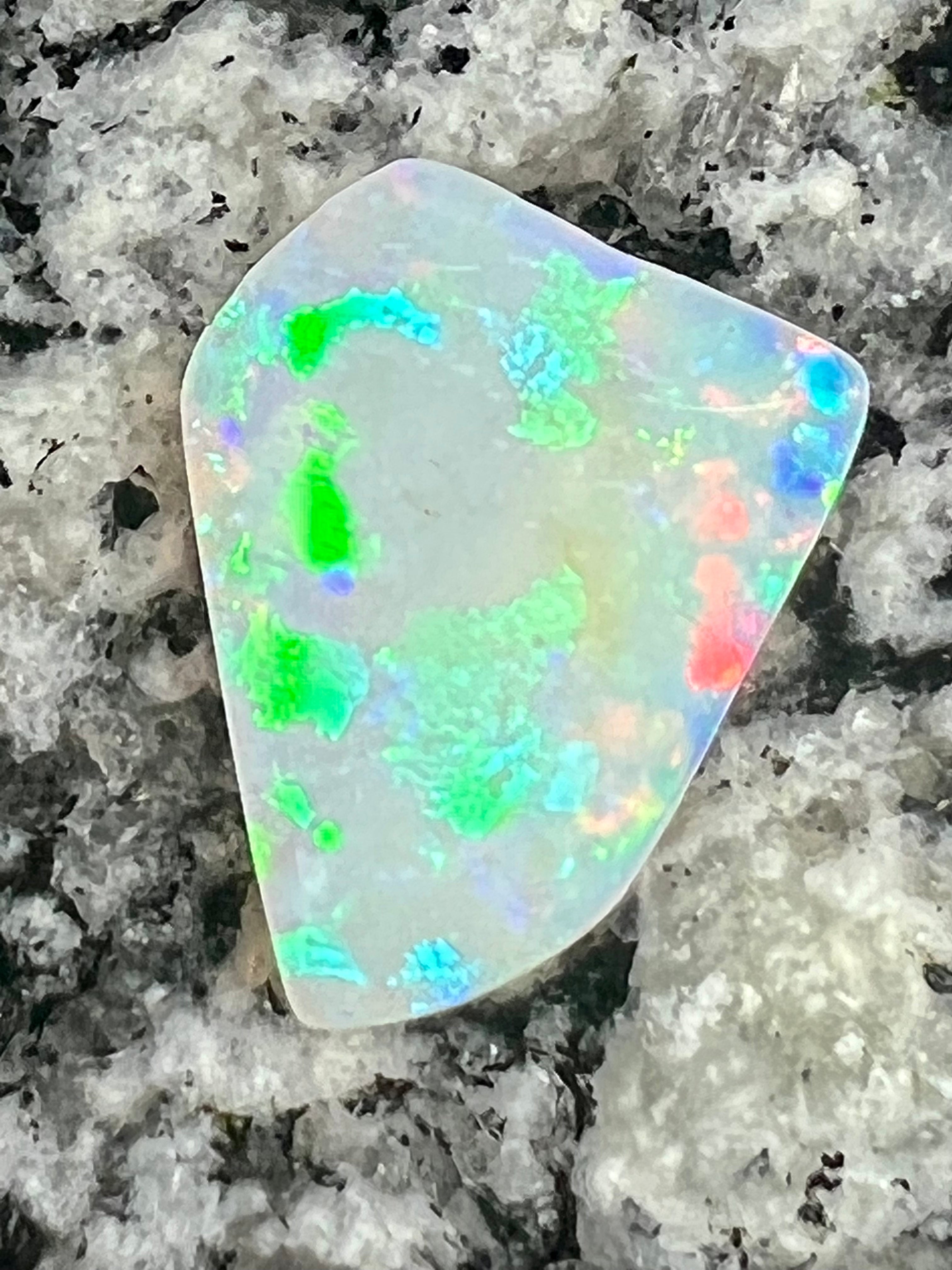 8,43ct multi colors 2 sided Freeform opal