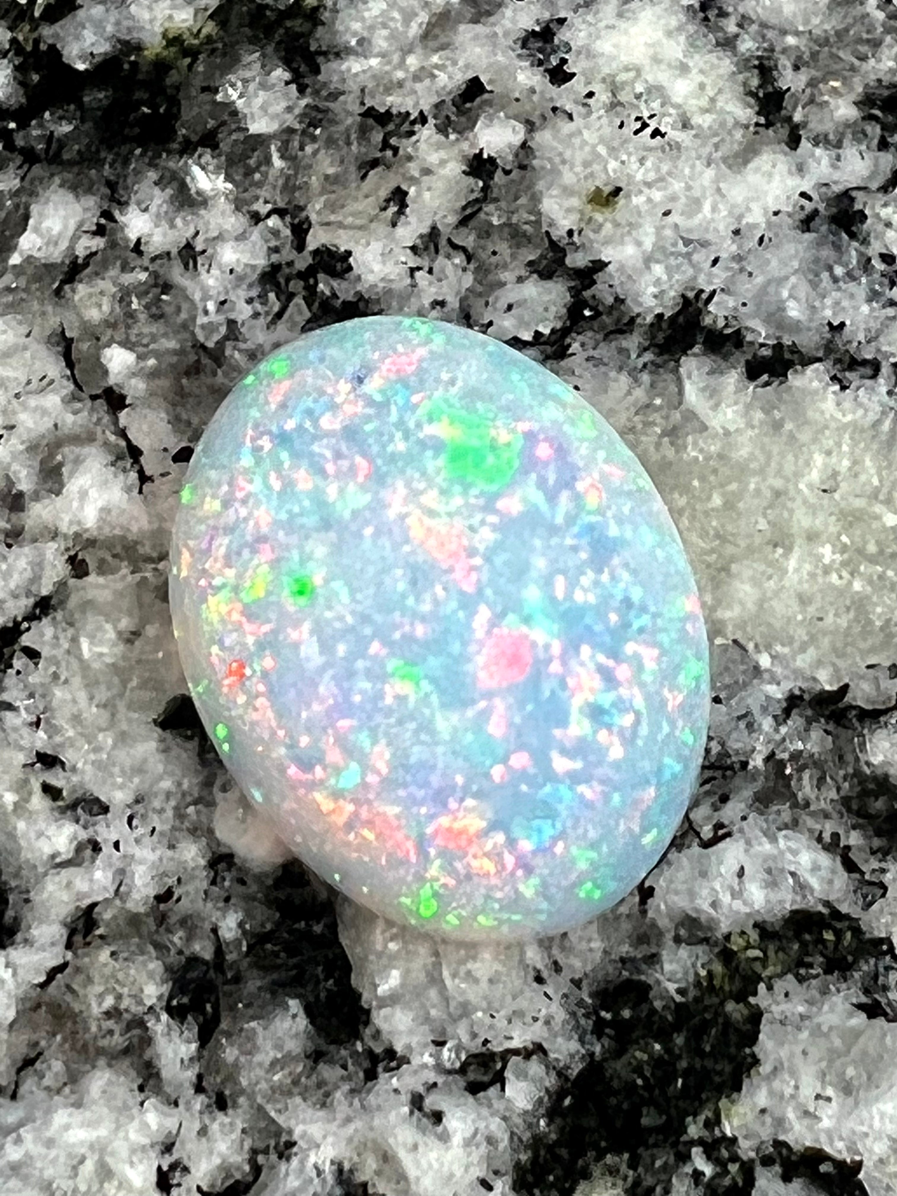 7,4 ct fully saturated multi colour’s oval opal