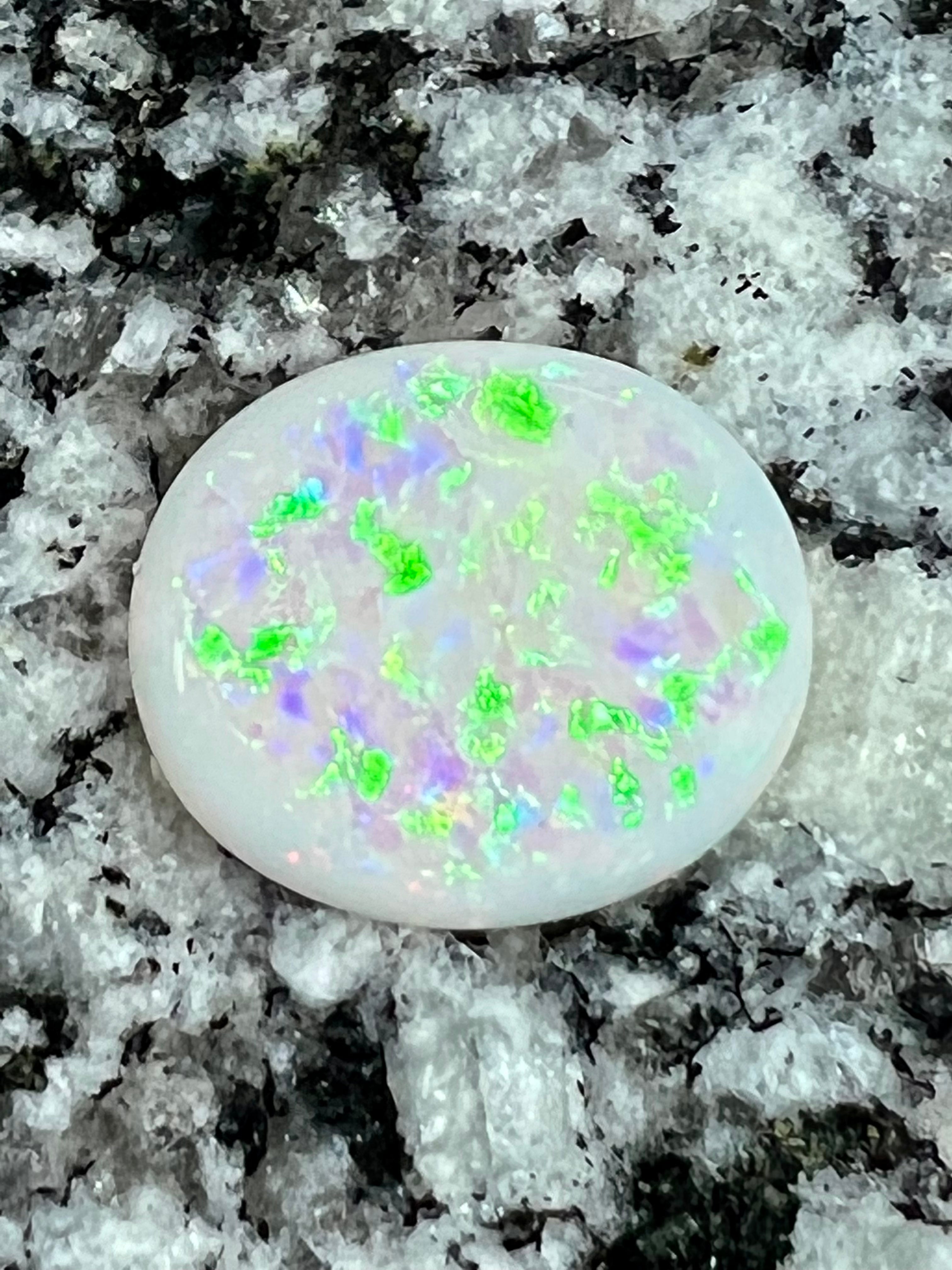 6,98ct extreem bright rare patern oval opal