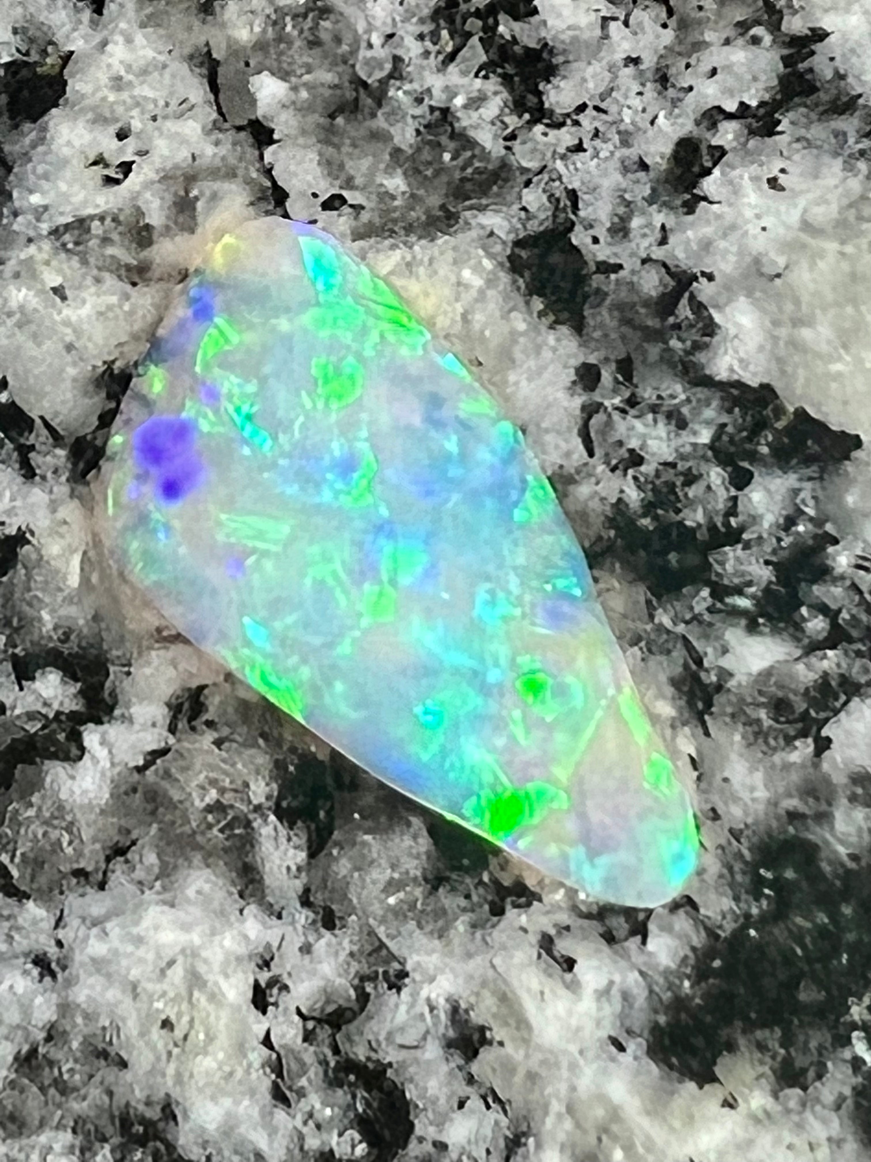 2,91ct 2 sided crystal freeform opal