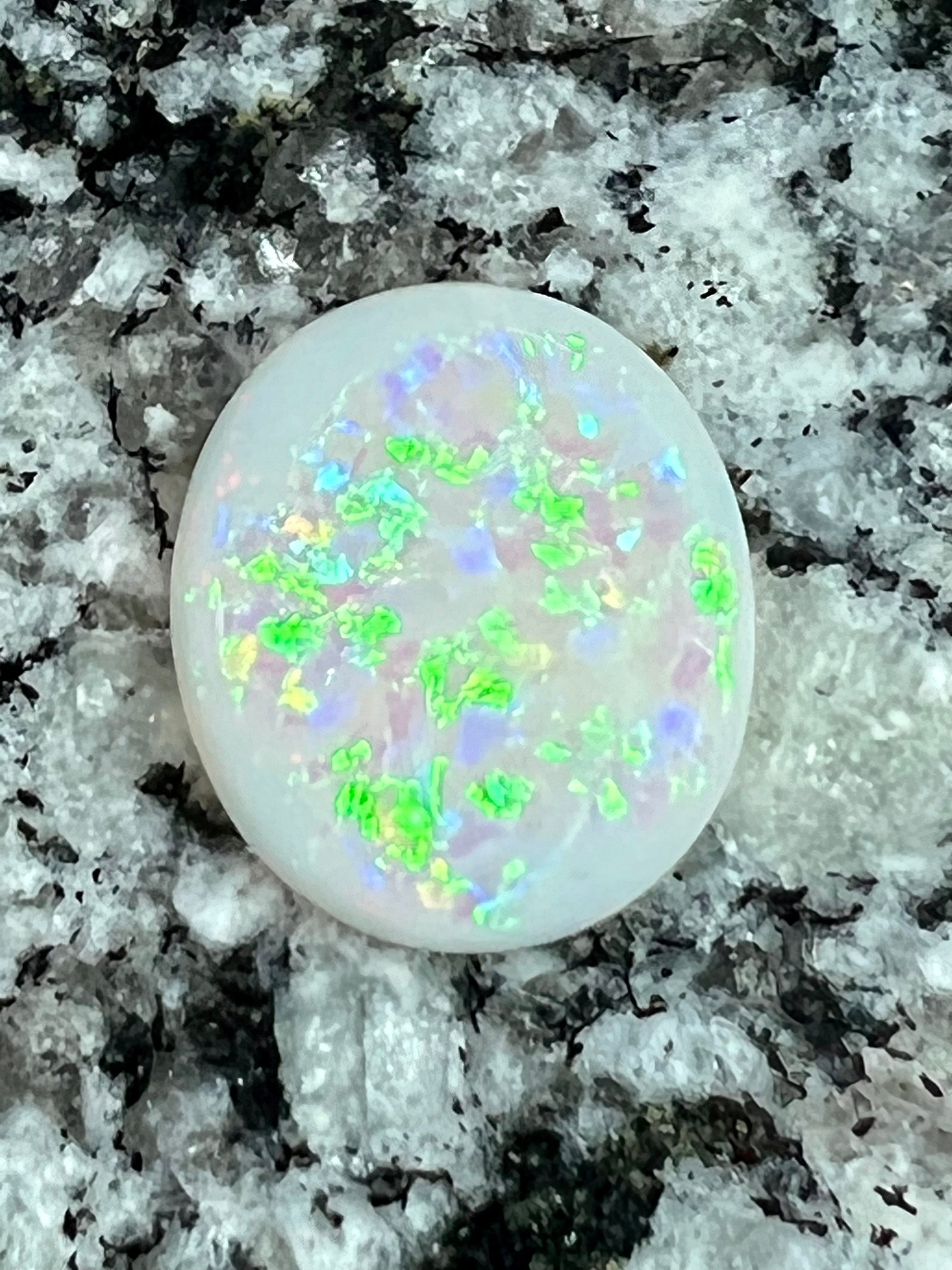 6,98ct extreem bright rare patern oval opal