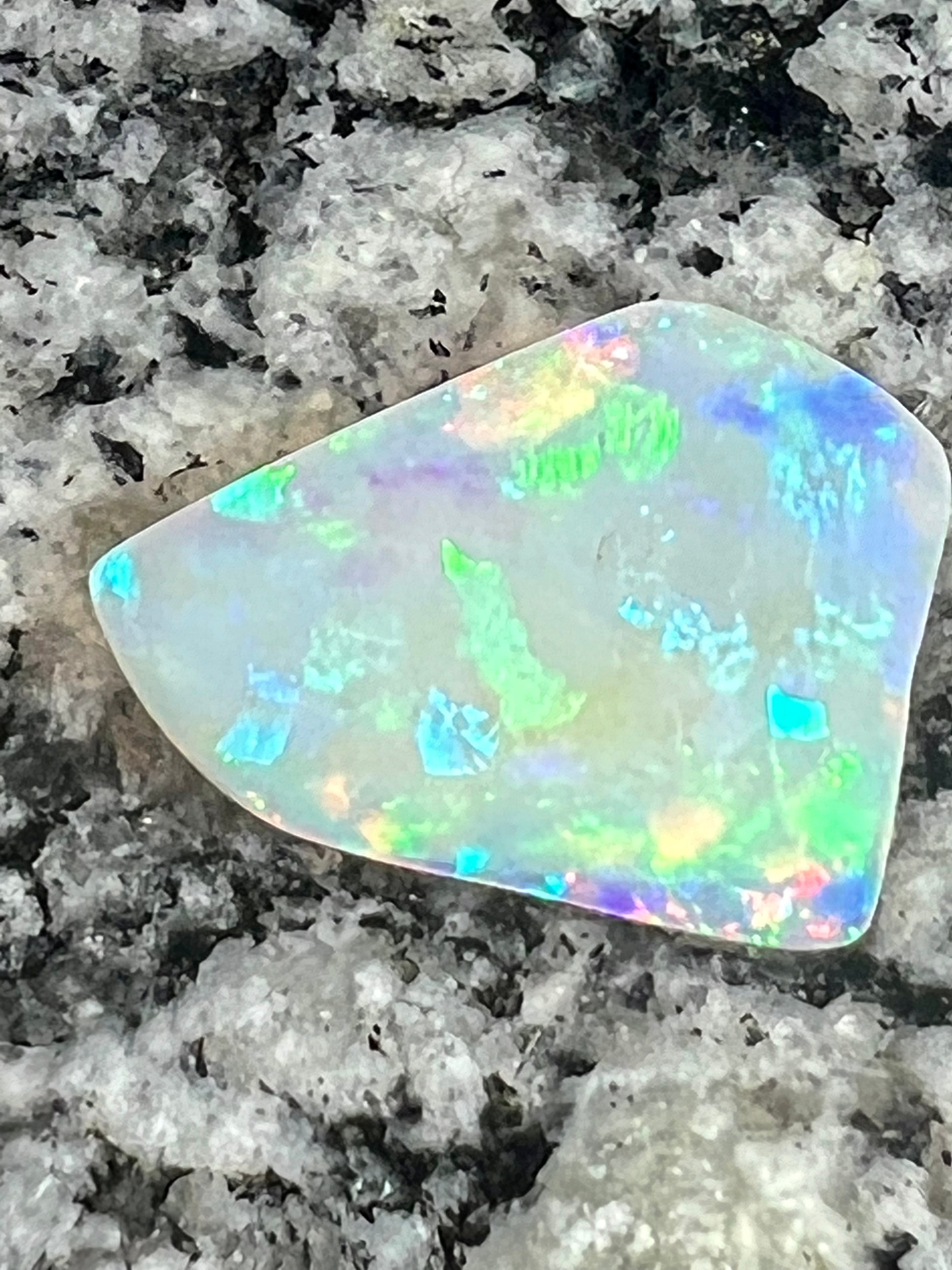 8,43ct multi colors 2 sided Freeform opal