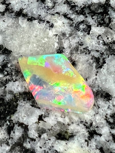 3.1 ct double sided extreem bright rainbow colours opal