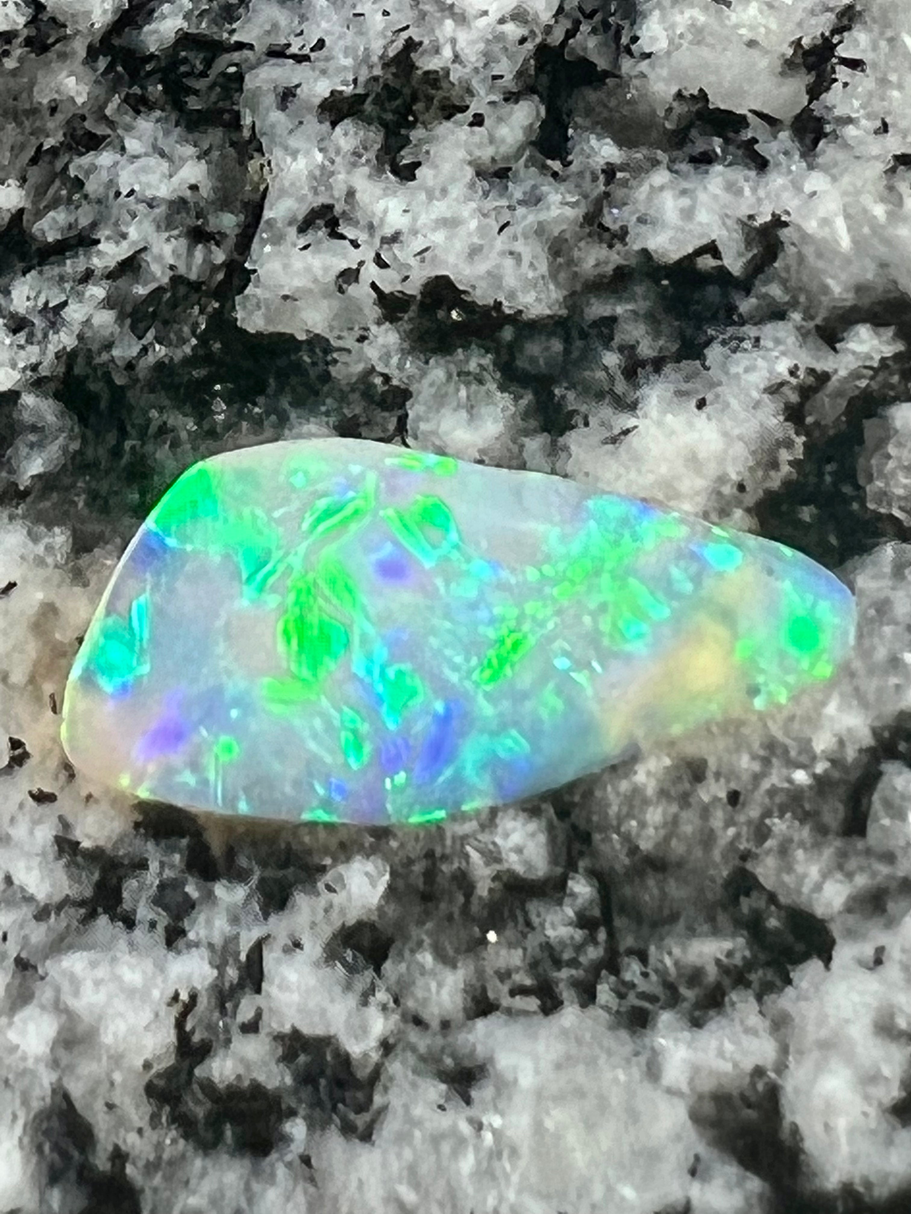 2,91ct 2 sided crystal freeform opal