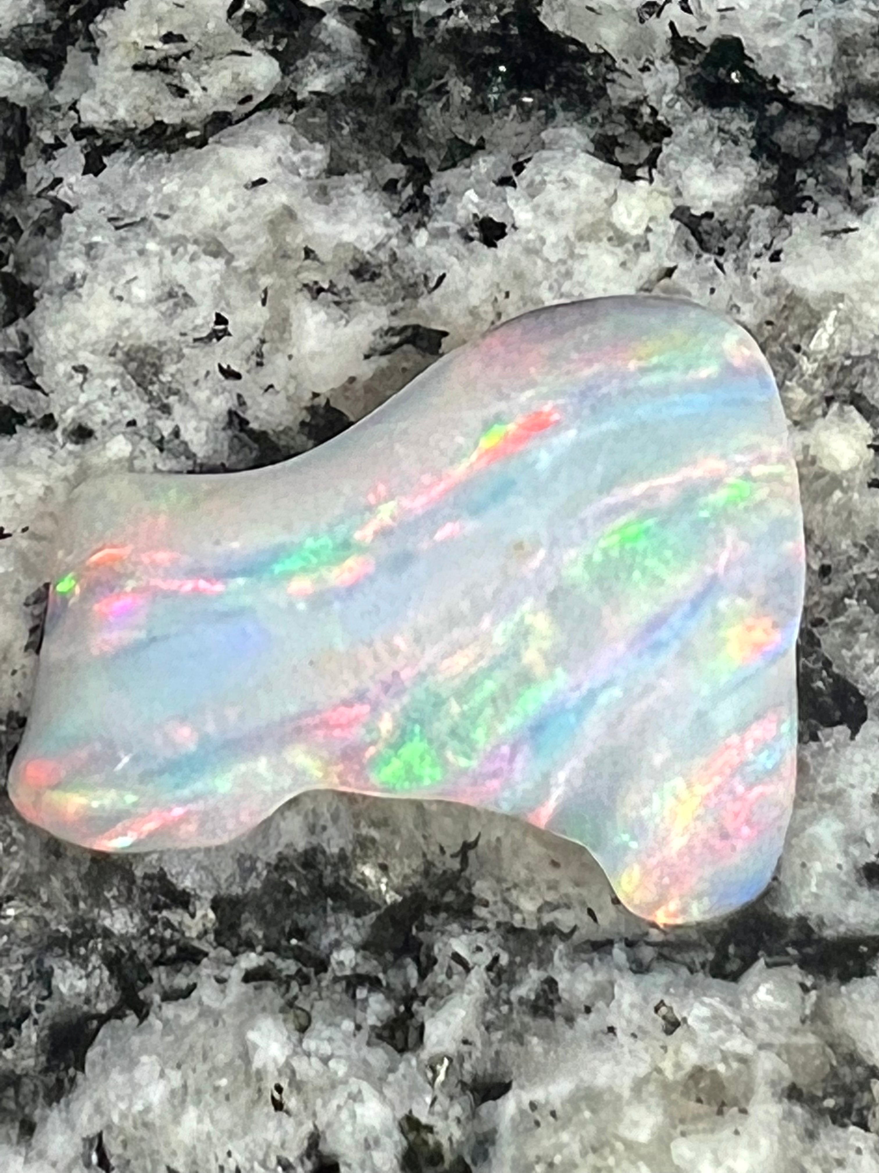 8,45ct carved double sided stripe patern opal