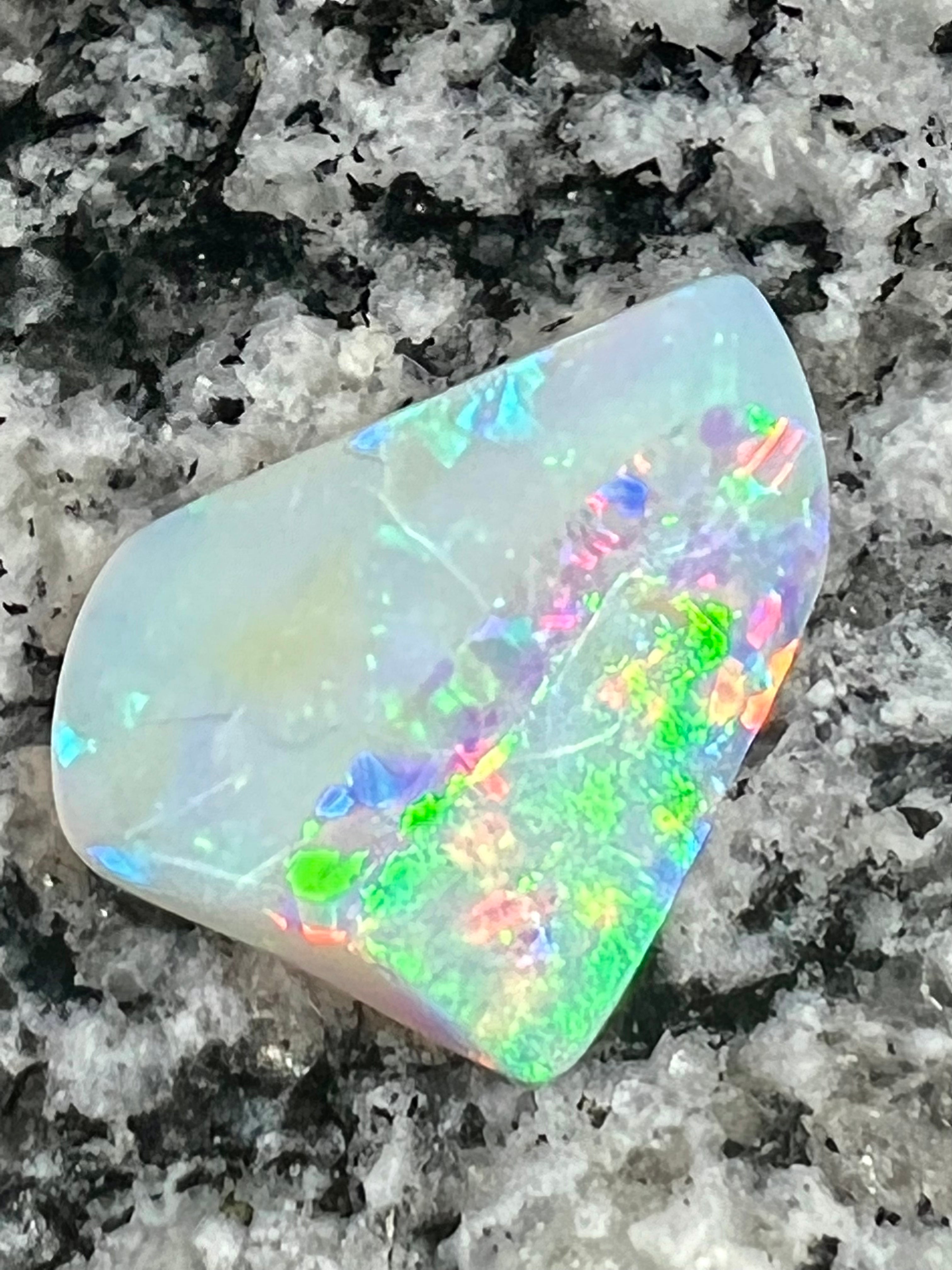 8,43ct multi colors 2 sided Freeform opal