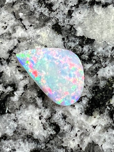 2,99 ct extreem bright double sided rainbow color opal