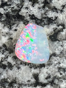 3,83 ct multi patern crystal freeform opal