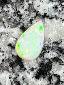 2,8 ct multi patern teardrop opal