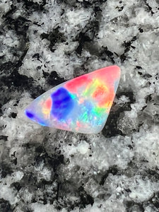 1,96 ct extreem bright rainbow colours opal