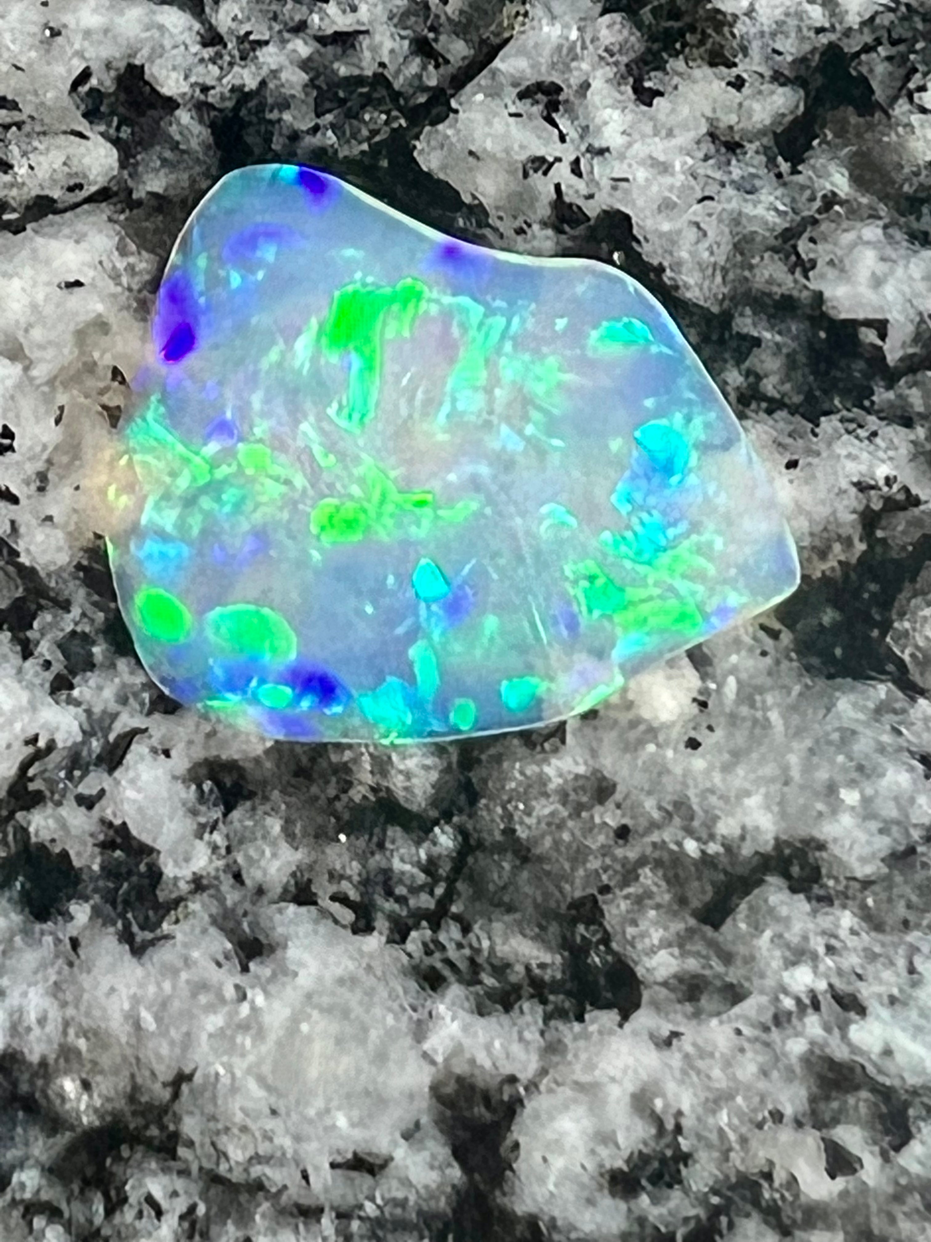 3,21 ct double sided floral patern crystal opal