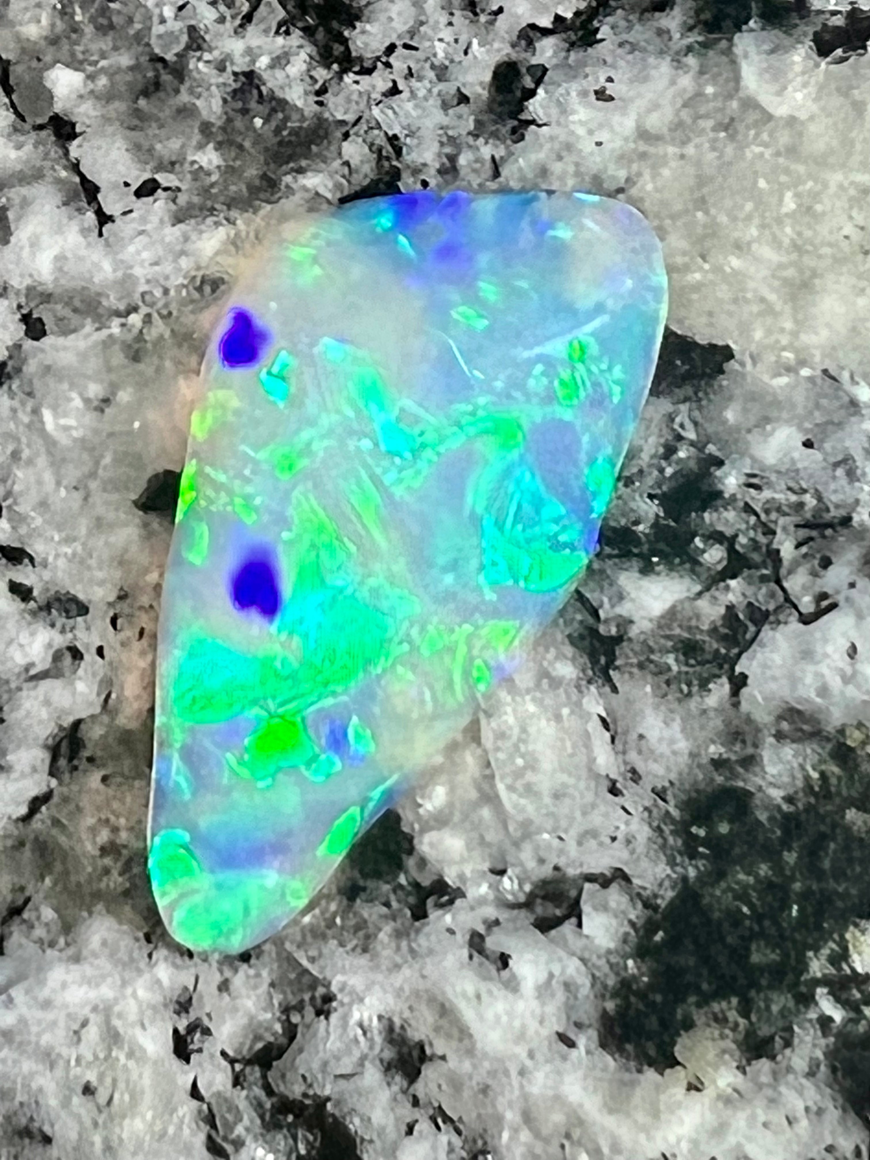 2,91ct 2 sided crystal freeform opal