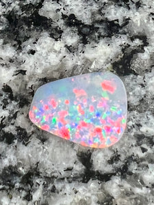 3,83 ct multi patern crystal freeform opal