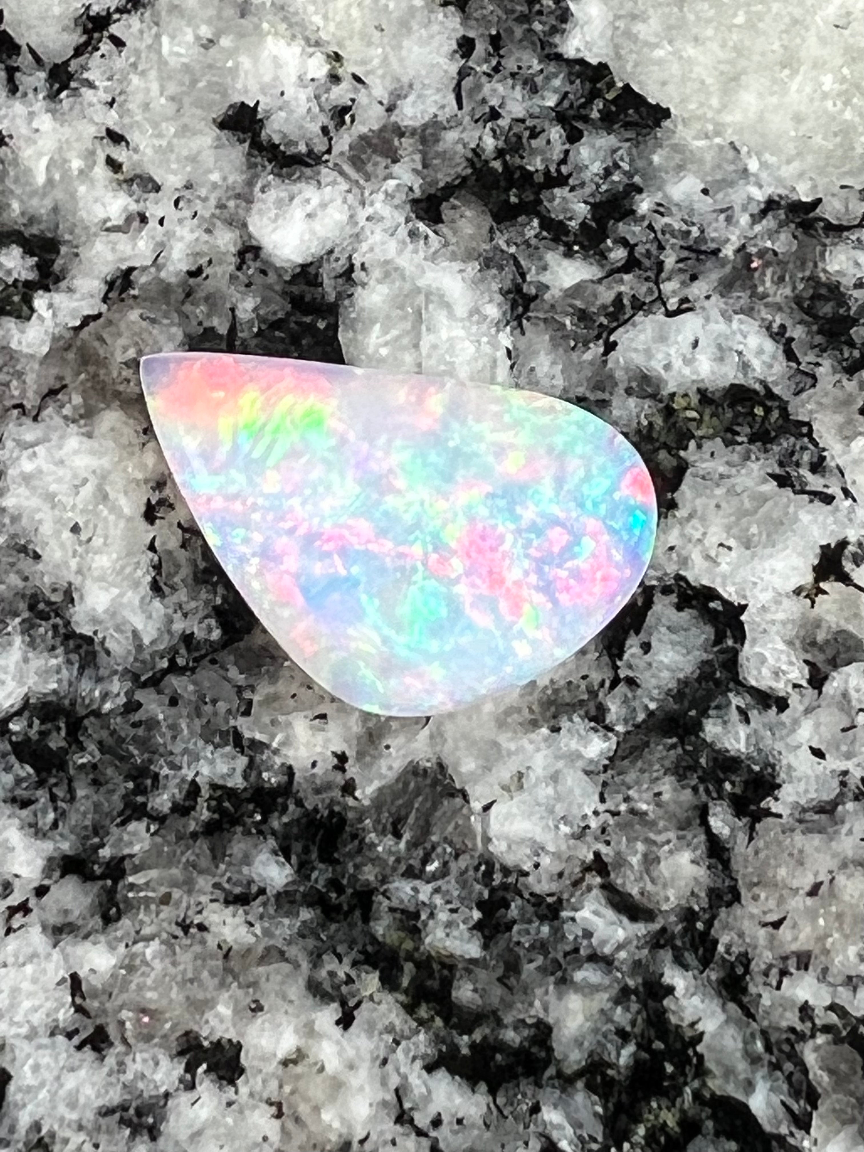 2,99 ct extreem bright double sided rainbow color opal – OpalBrazil