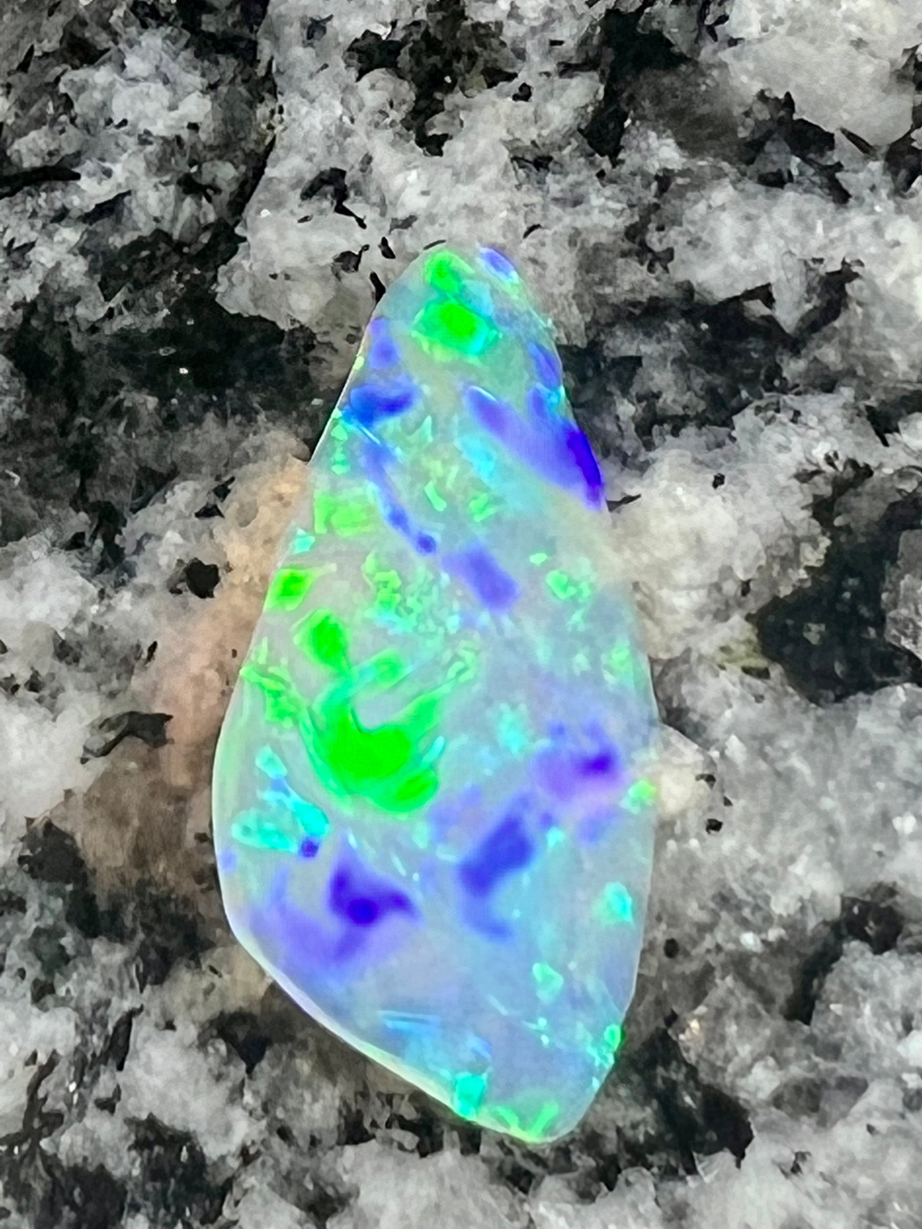 2,91ct 2 sided crystal freeform opal