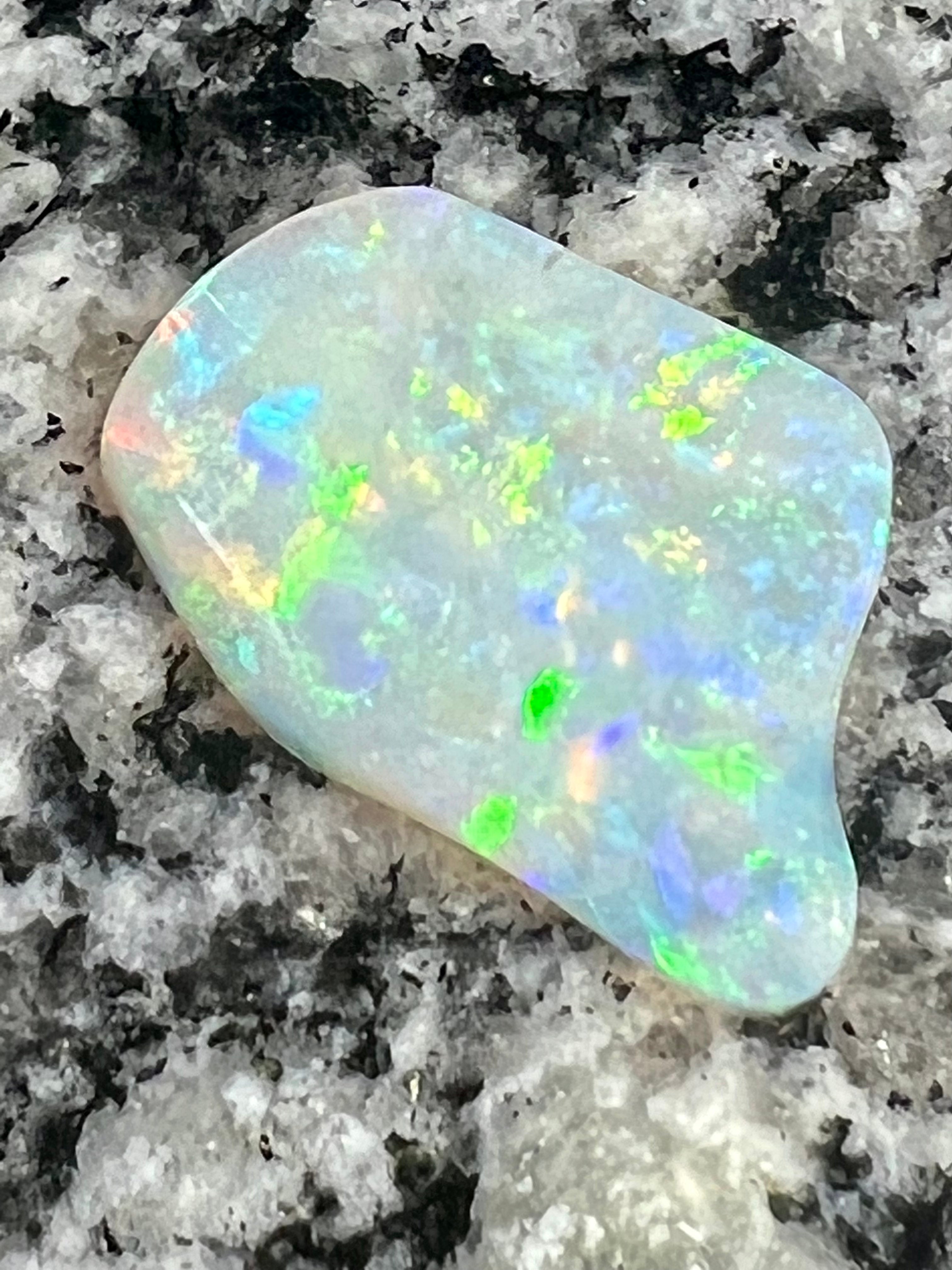 6,7 ct double sided Crystal freeform opal