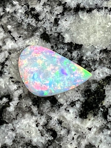 2,99 ct extreem bright double sided rainbow color opal