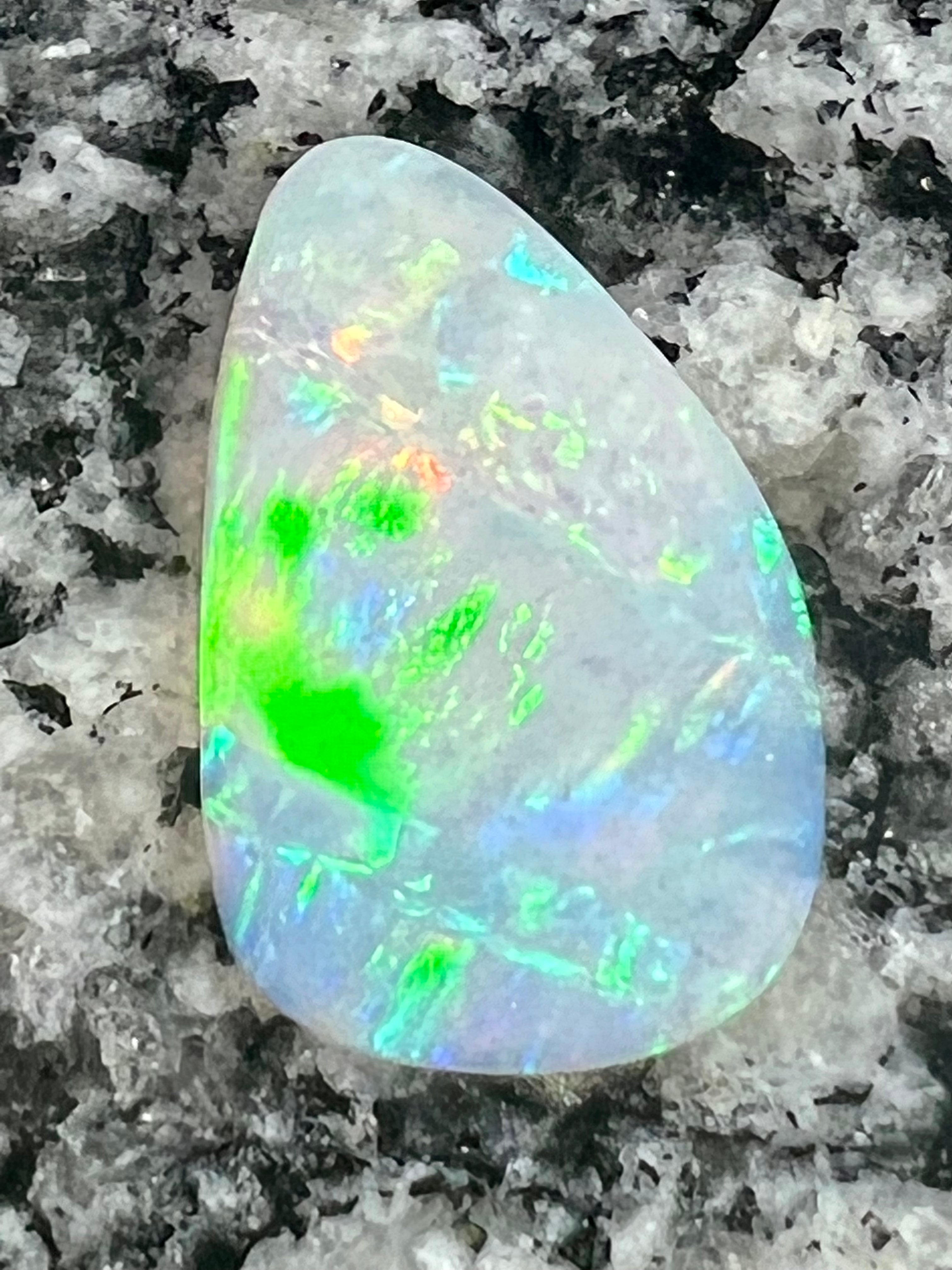 4,43ct multi patern 2 sided freeform opal