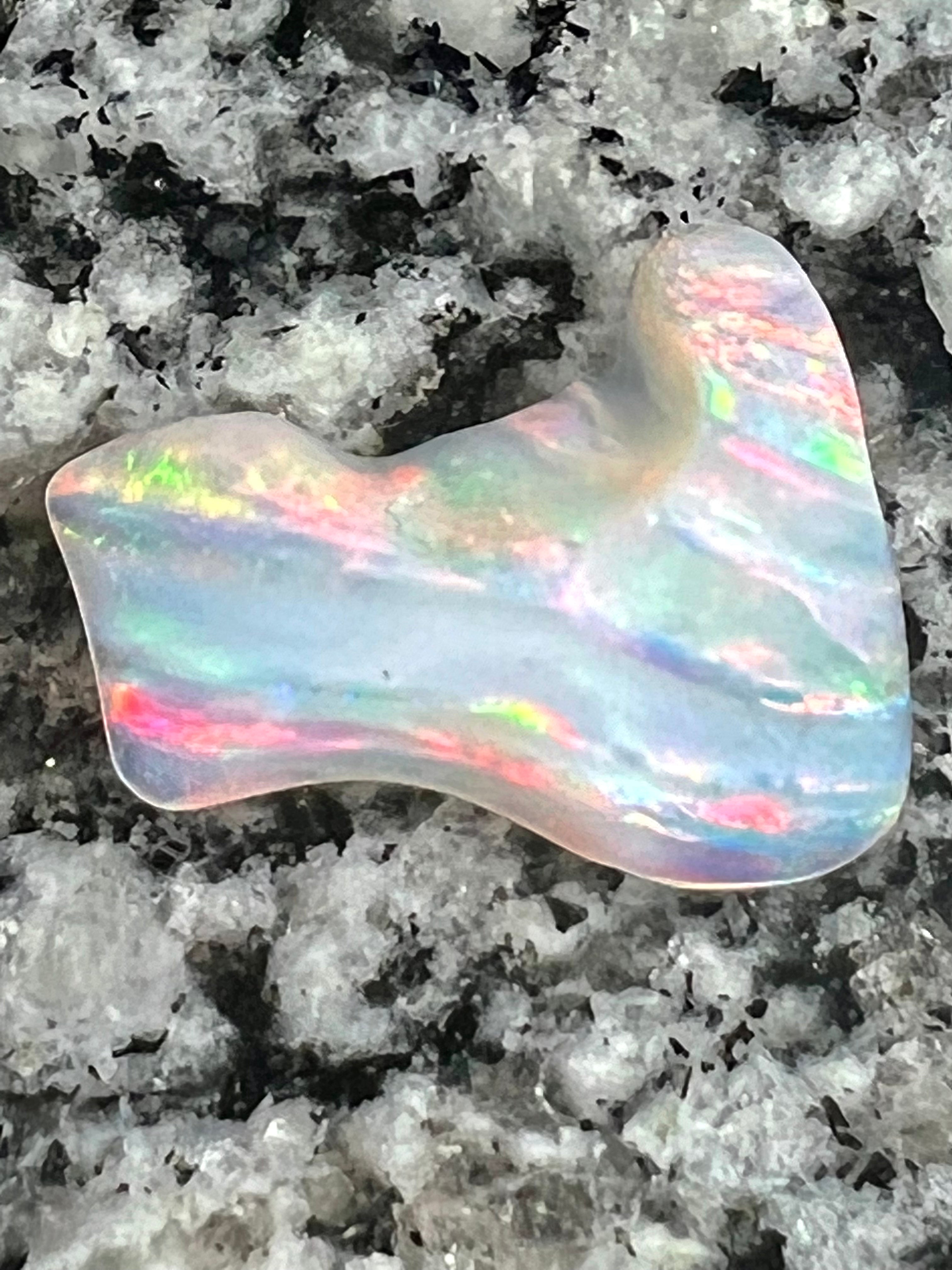 8,45ct carved double sided stripe patern opal