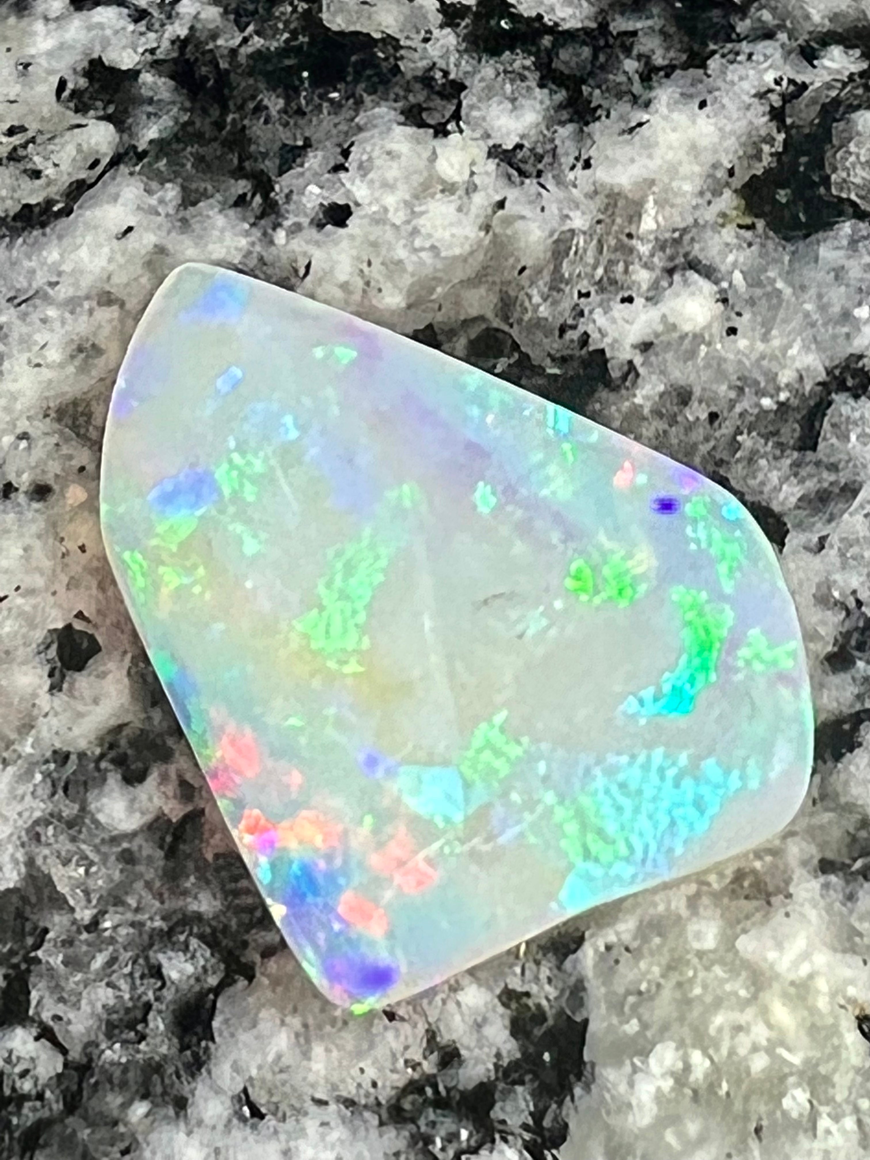 8,43ct multi colors 2 sided Freeform opal