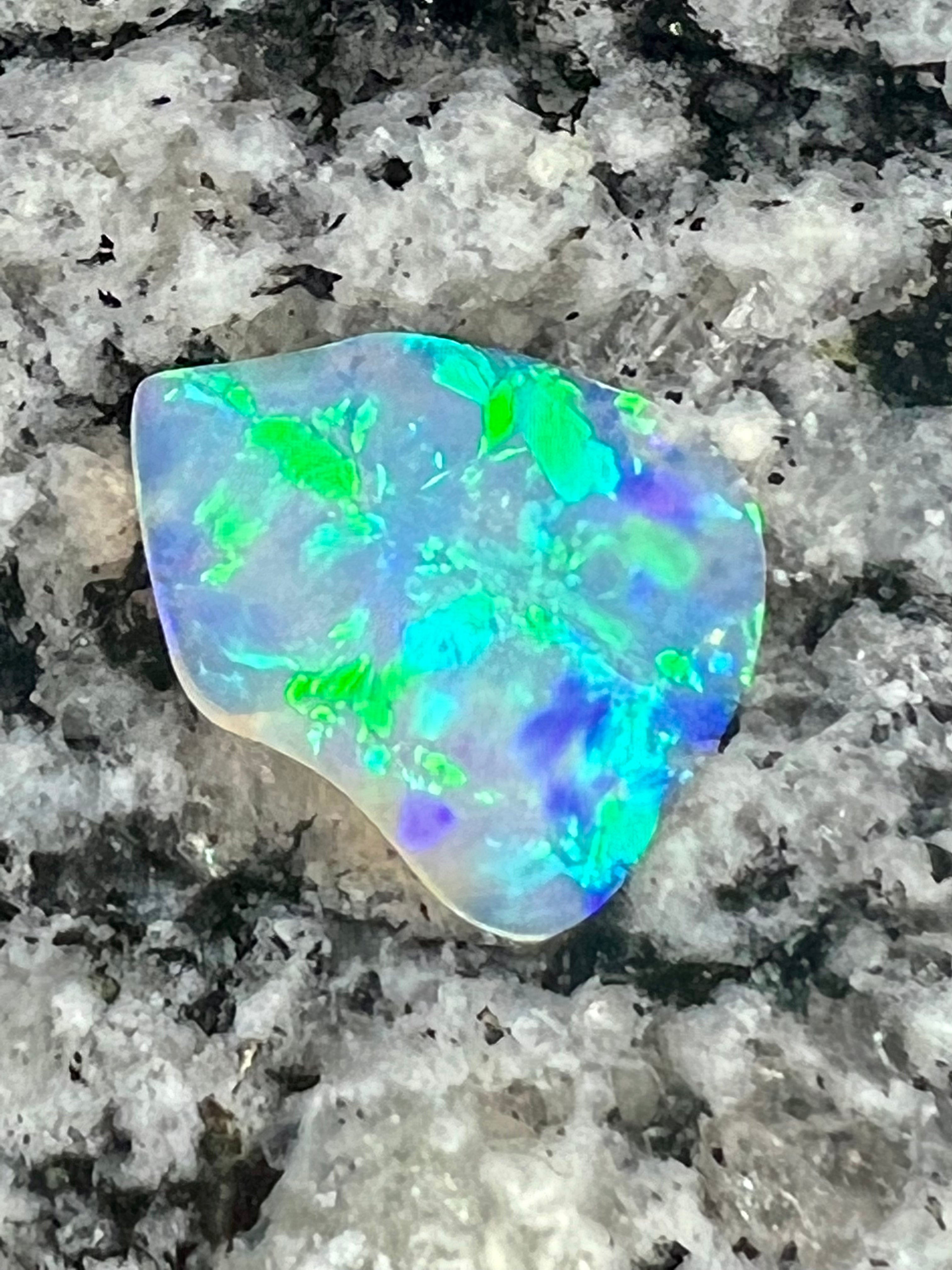 3,21 ct double sided floral patern crystal opal