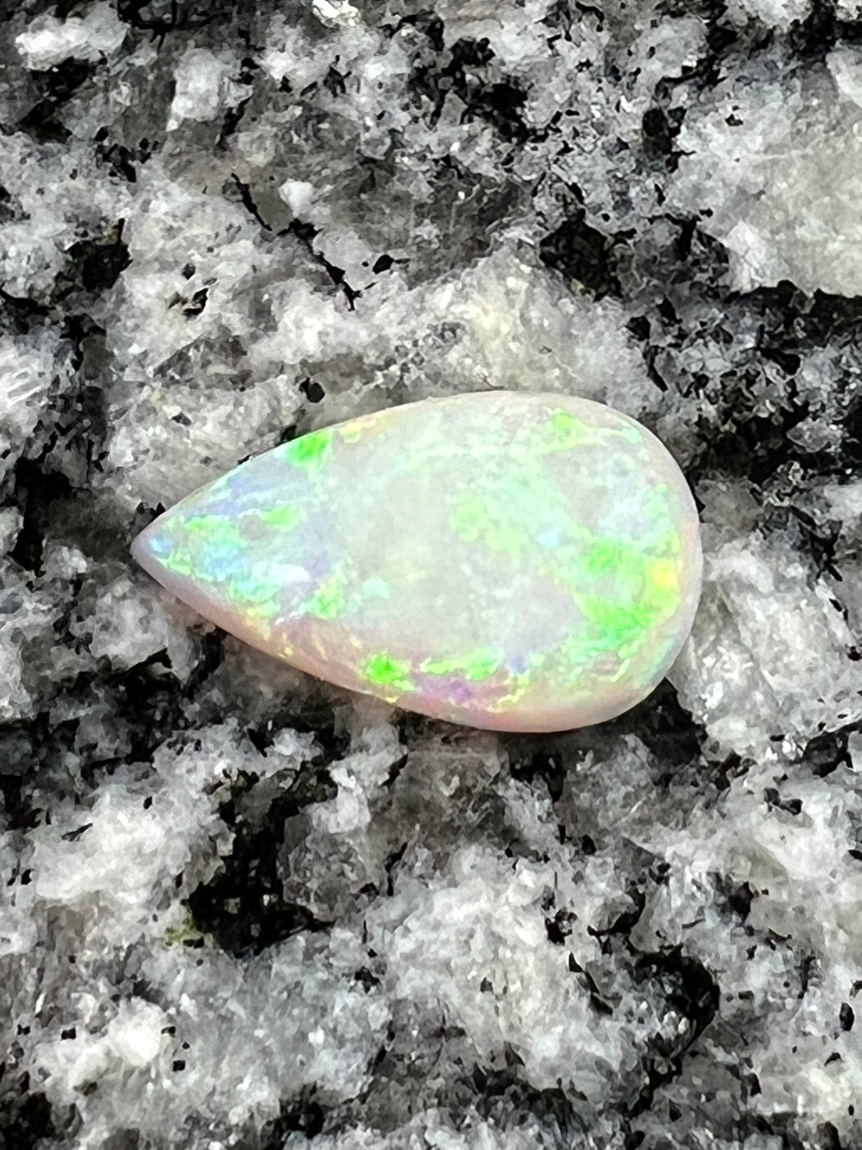 2,8 ct multi patern teardrop opal