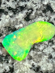 7,63ct briliant neon colors 2 sided Crystal opal