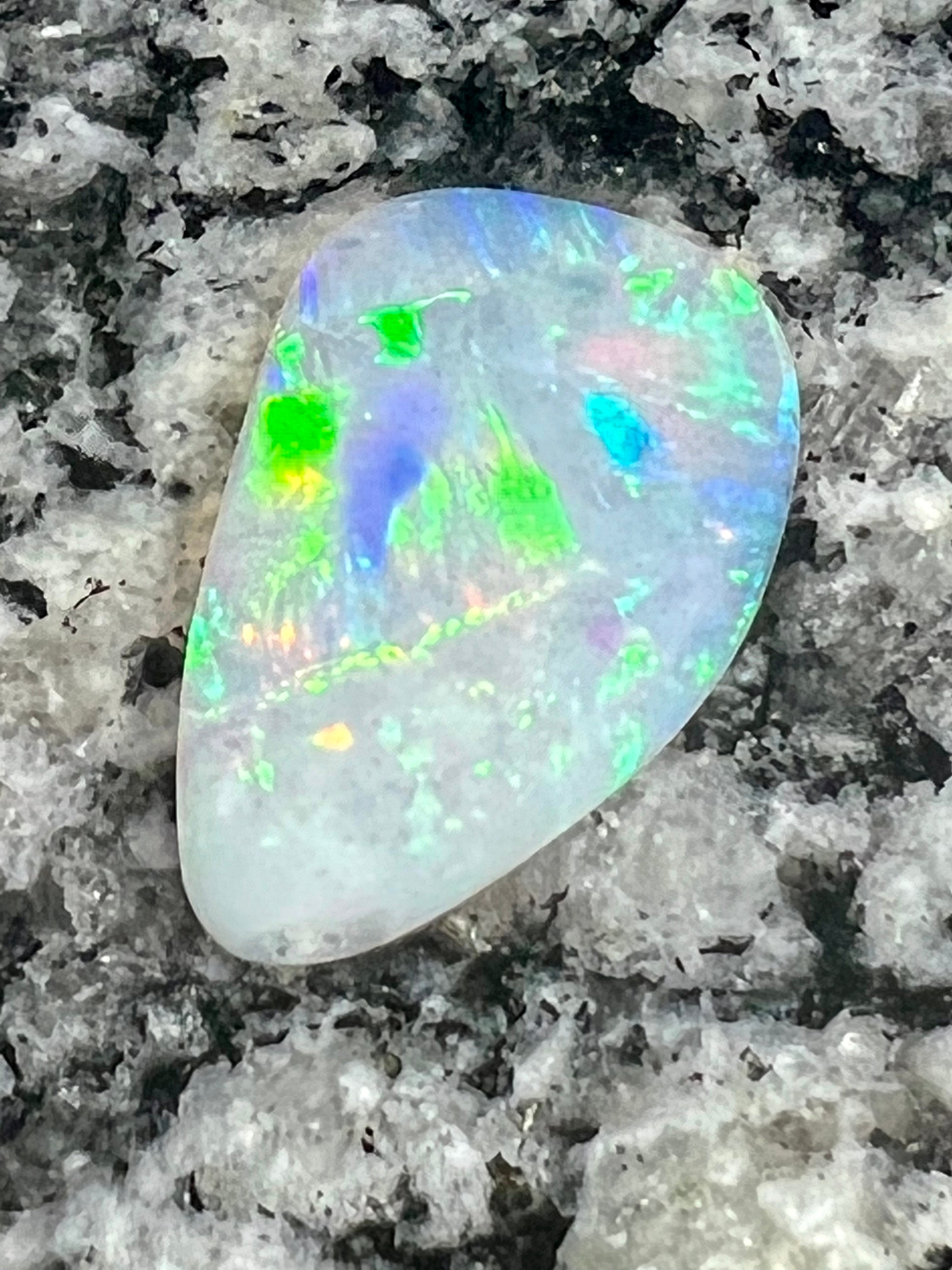 4,43ct multi patern 2 sided freeform opal