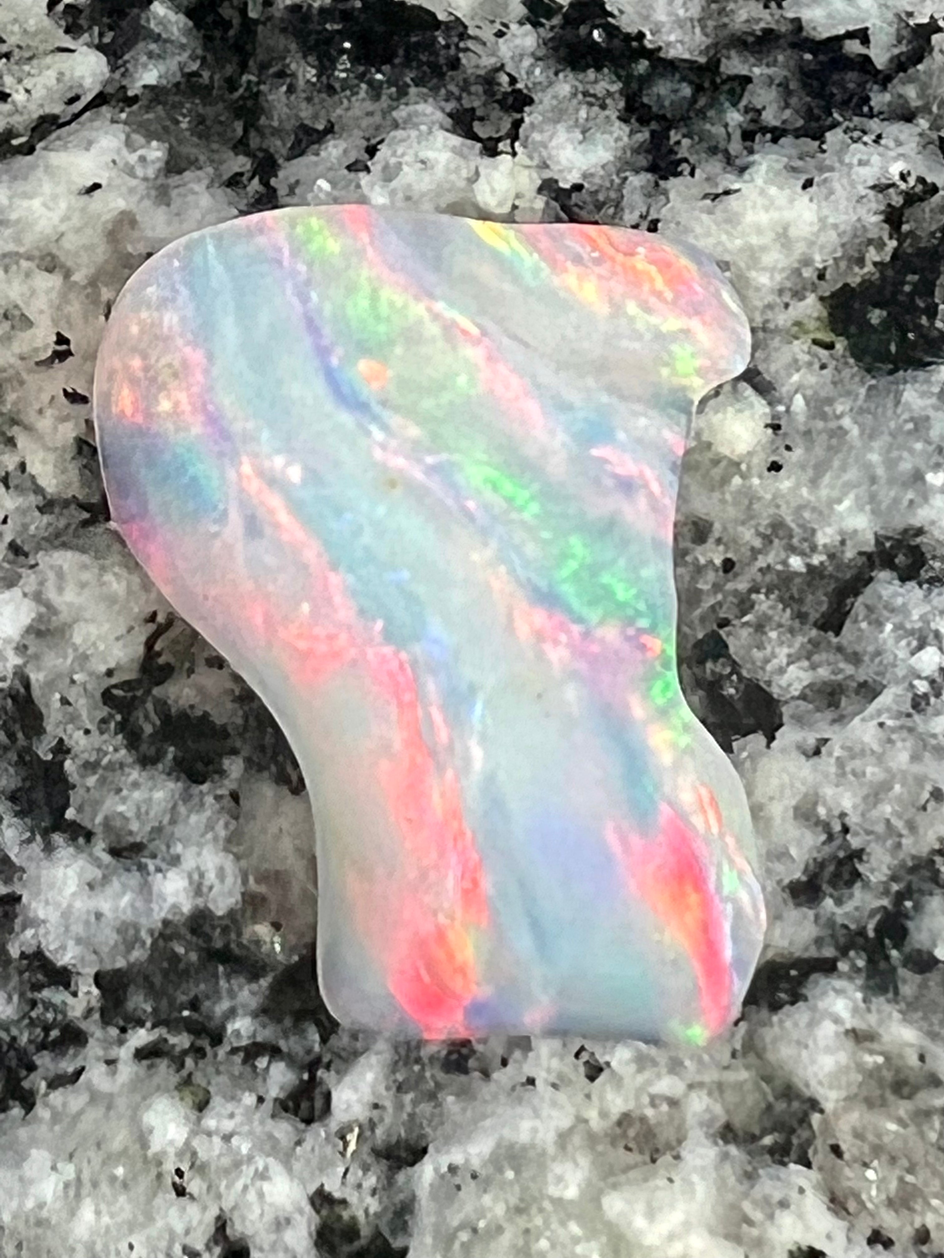 8,45ct carved double sided stripe patern opal