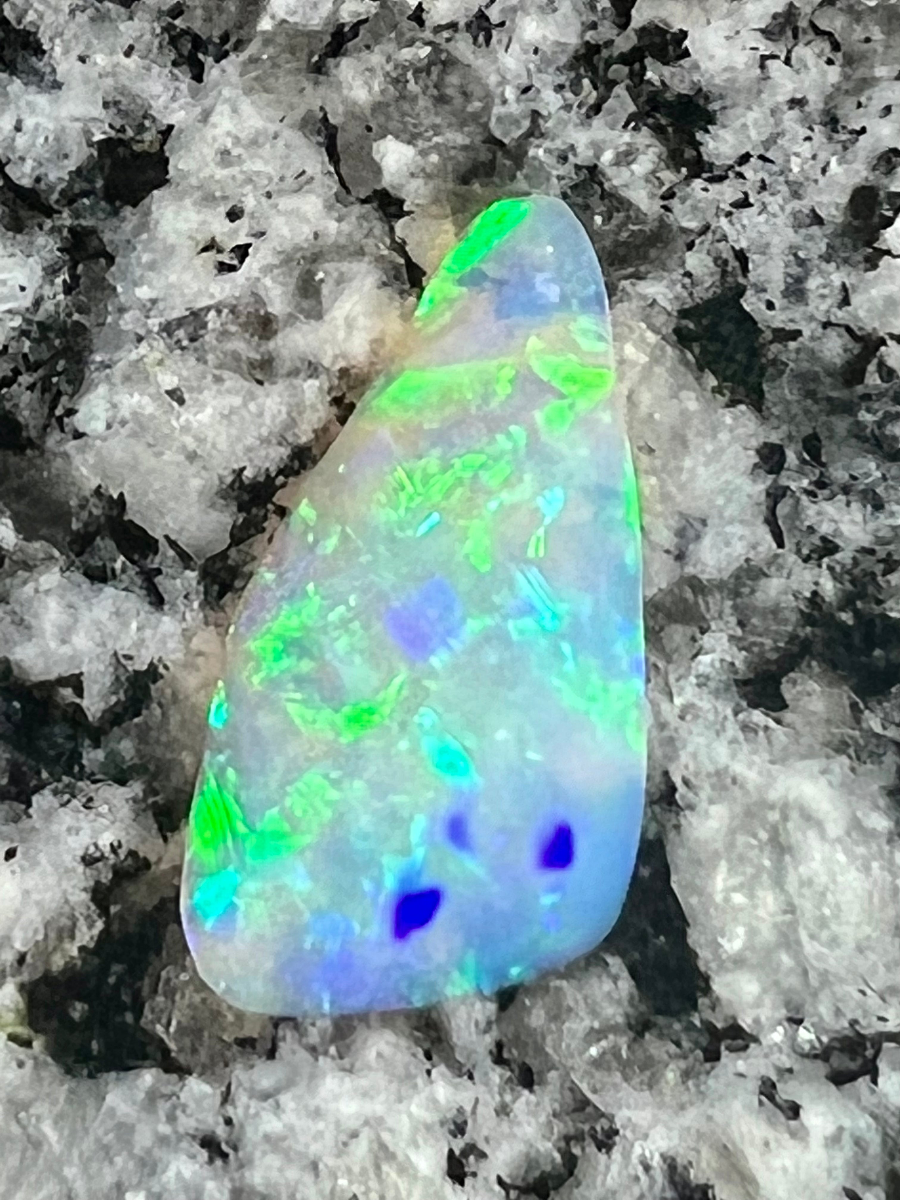 2,91ct 2 sided crystal freeform opal